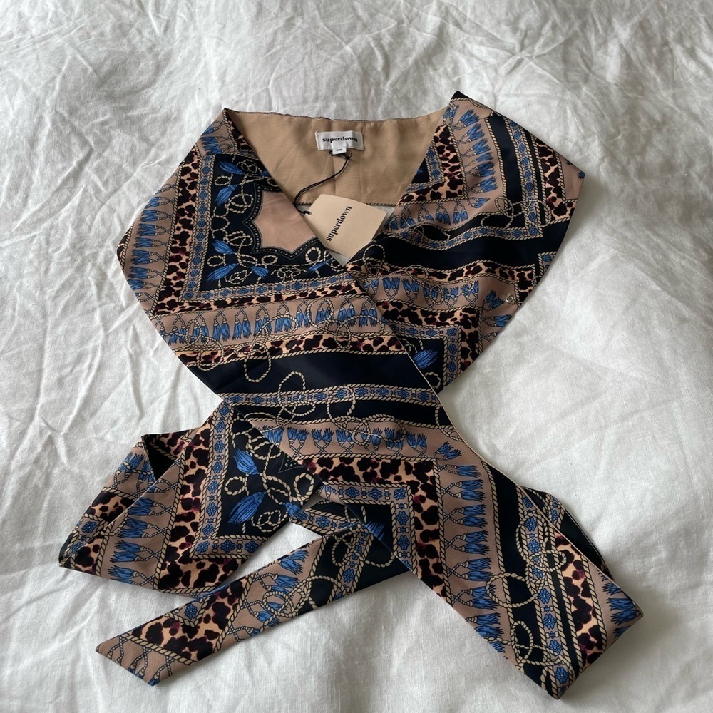 NWT Revolve Alondra Halter Wrap Top in Leopard Multi - S - Picture 5 of 5
